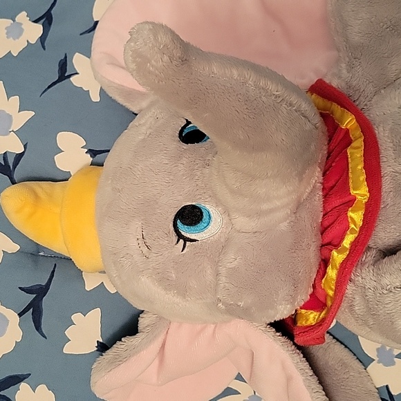 Disney store exclusive 15" Dumbo plush - Picture 3 of 3